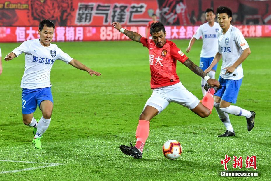 aurora 老板赠送 EmiliaQAQ 两把价值5000美元的刀